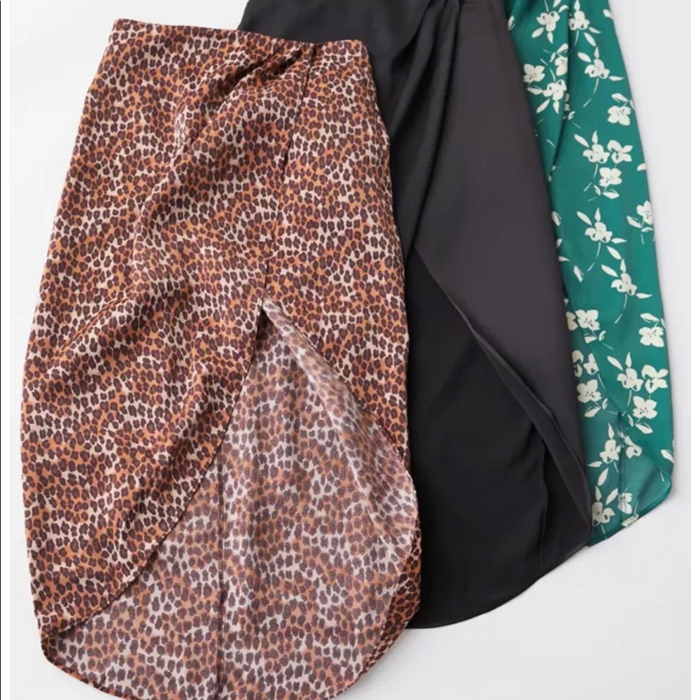 UO Kelly wrapped midi size m